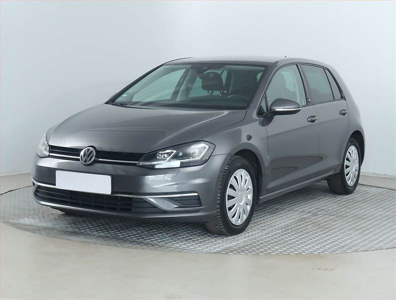 Volkswagen Golf (2017) 1.5 TSI, Navi, Tempomat - fotka 2 z 17
