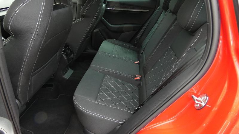 Škoda Karoq 1,5 TSI DSG Sportline - fotka 20 z 23