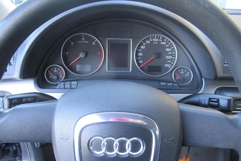 Audi A4 1.9 TDi AUT.KLIMA VYHŘ.SEDAČKY - fotka 12 z 20