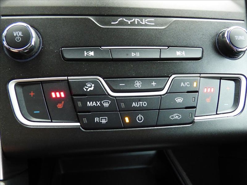Ford Mondeo 2,0 LED,Navi,Titanium servis - fotka 42 z 72