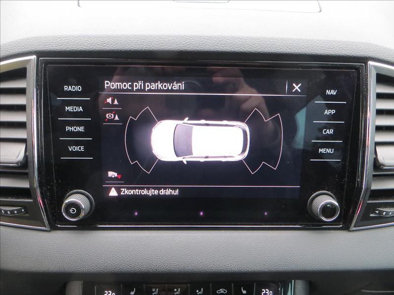 Škoda Karoq 2,0 TDI 110kw Style 4x4 DSG - fotka 17 z 28