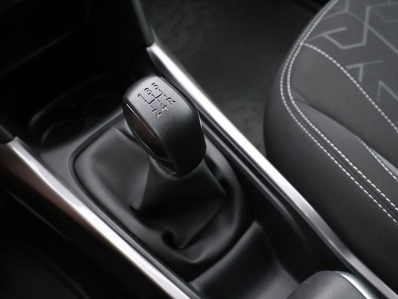 Peugeot 2008 1,2 PT 110k Active Klima CZ - fotka 26 z 28