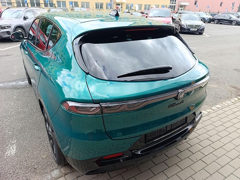 Alfa Romeo Tonale (2026) Veloce 1,5 Turbo Ibrida 175k - fotka 9 z 23
