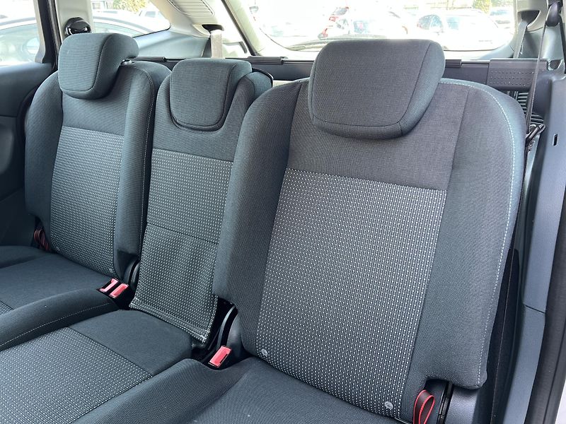 Ford Grand C-MAX 1.6HDi 7MÍST ČR odp.DPH - fotka 24 z 41