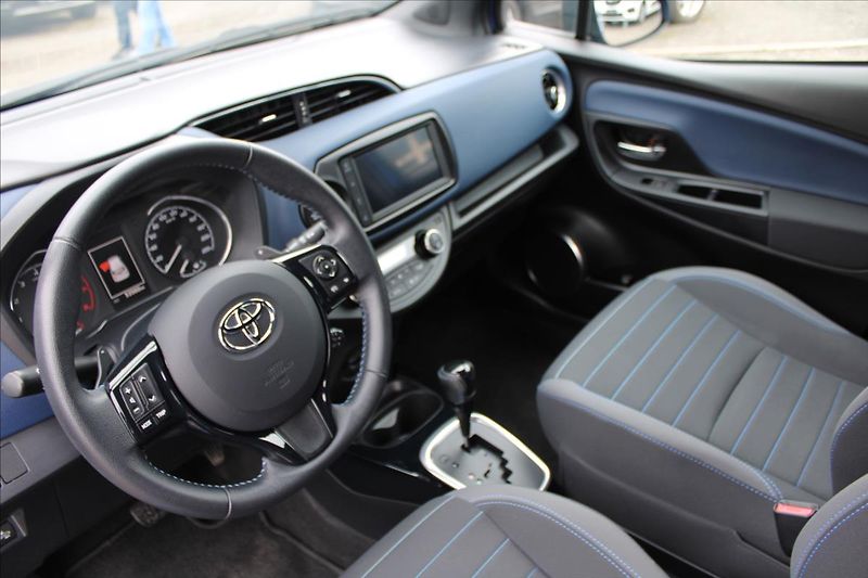Toyota Yaris 1,5 VVT-i  ČR,A/T,SELECTION - fotka 9 z 29