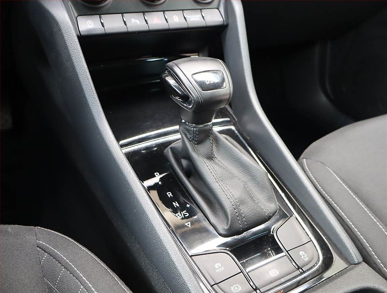 Škoda Karoq (2018) 1.5 TSI, Automat, Tempomat - fotka 13 z 16