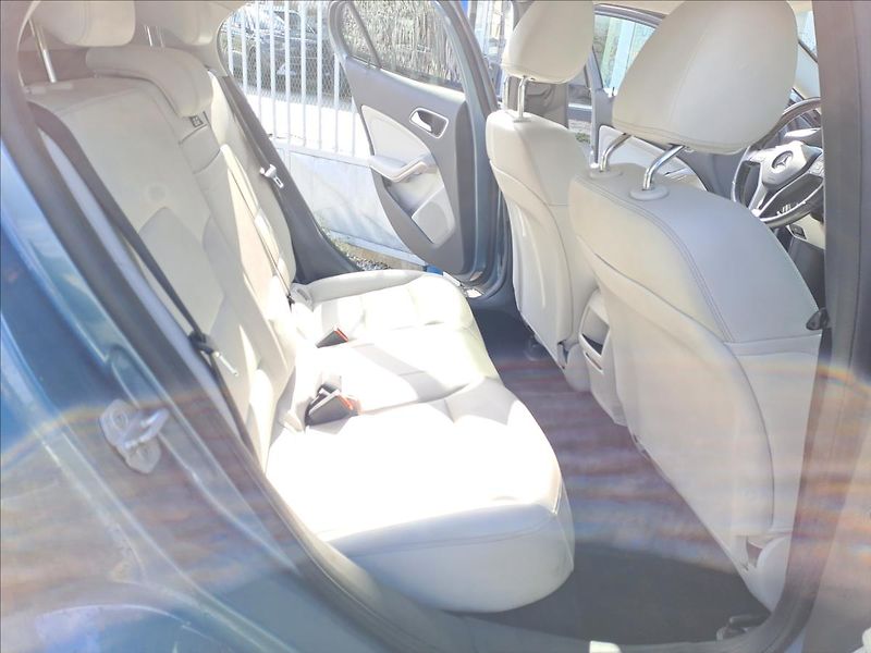 Mercedes-Benz GLA 250 4MATIC AUTOMAT - fotka 7 z 17