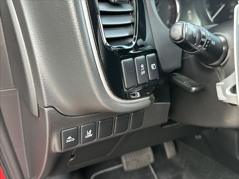 Mitsubishi Outlander 2,2 DI-D 150PS  Intense+ -7 4x - fotka 30 z 53