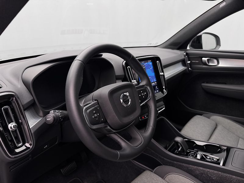 Volvo XC40 B3 DARK PLUS CZ REZERVACE - fotka 24 z 48