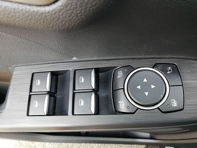 Ford Kuga Titanium 2,5 HEV 4WD  140kW - fotka 14 z 18