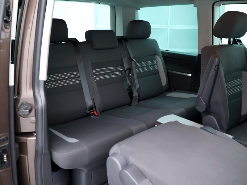 Volkswagen Multivan 2,0 TDI 4Motion DSG Comfortlin - fotka 13 z 28