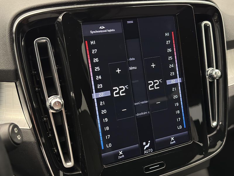 Volvo XC40 D3 MOMENTUM AUT  - fotka 41 z 46