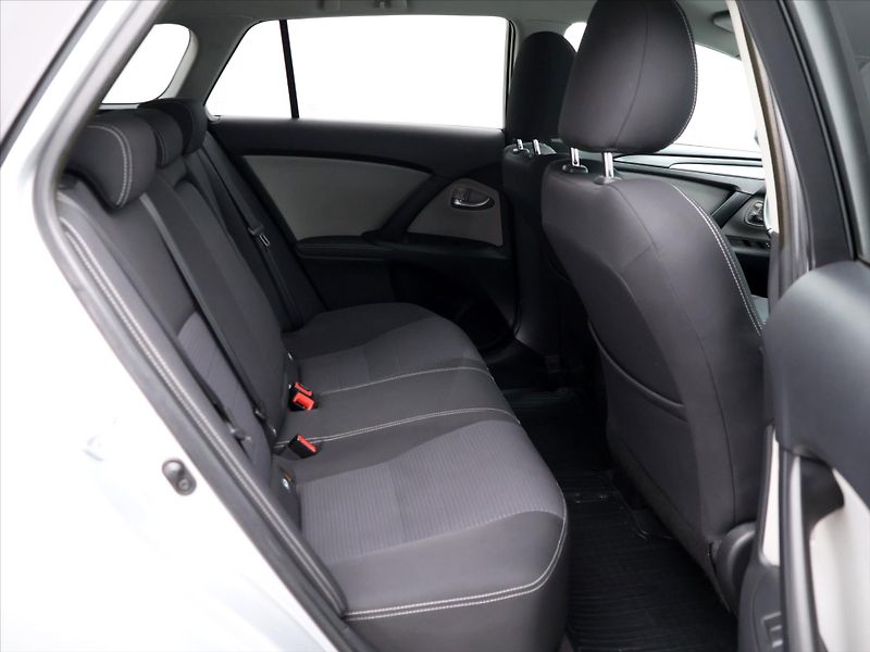 Toyota Avensis 2,0 D-4D 105kW Aut.klima CZ - fotka 12 z 36
