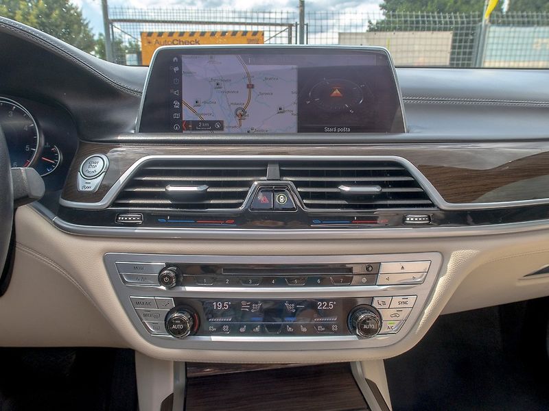 BMW Řada 7 (2018) ČR 740D 235KW 4x4 - fotka 29 z 60