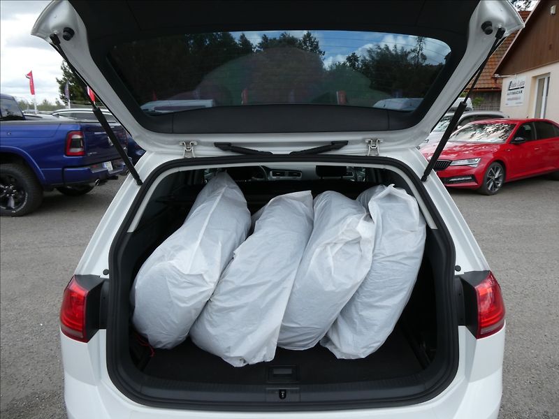 Volkswagen Golf 1,2 TSi 81kW 2x kola, serviska - fotka 15 z 54