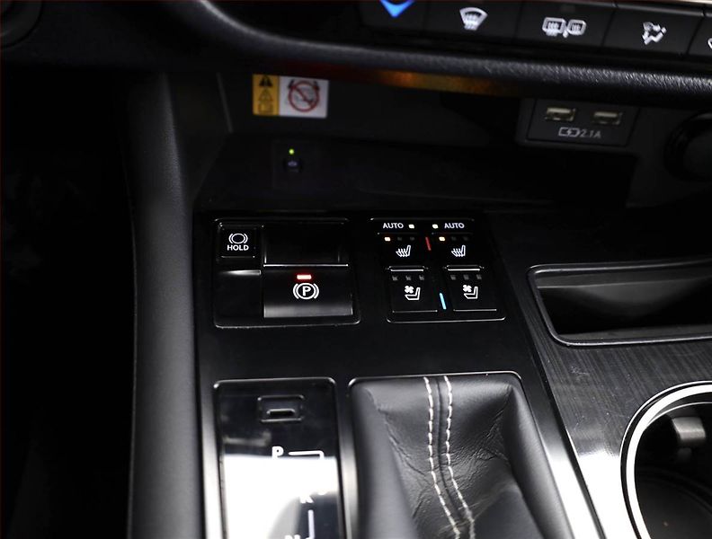 Lexus RX 400h (2022) 300 AWD, ACC, Výhřev, Kamera - fotka 16 z 21