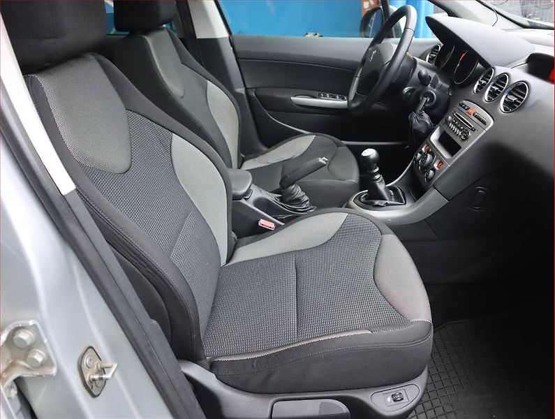 Peugeot 308 (2013) 1.6 HDi, Serv.kniha, nová STK - fotka 8 z 17