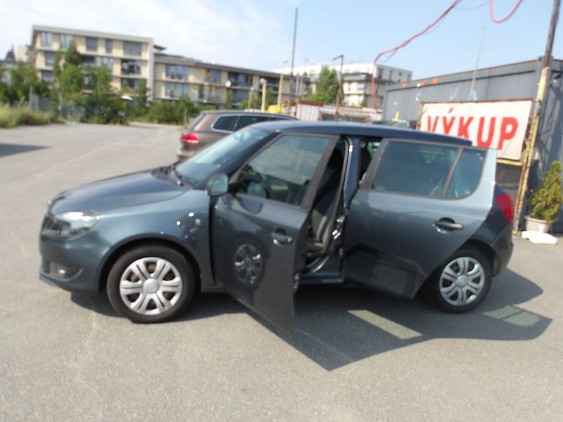 Škoda Fabia 1,4MPi 63kW KRASAVEC ! - fotka 13 z 25