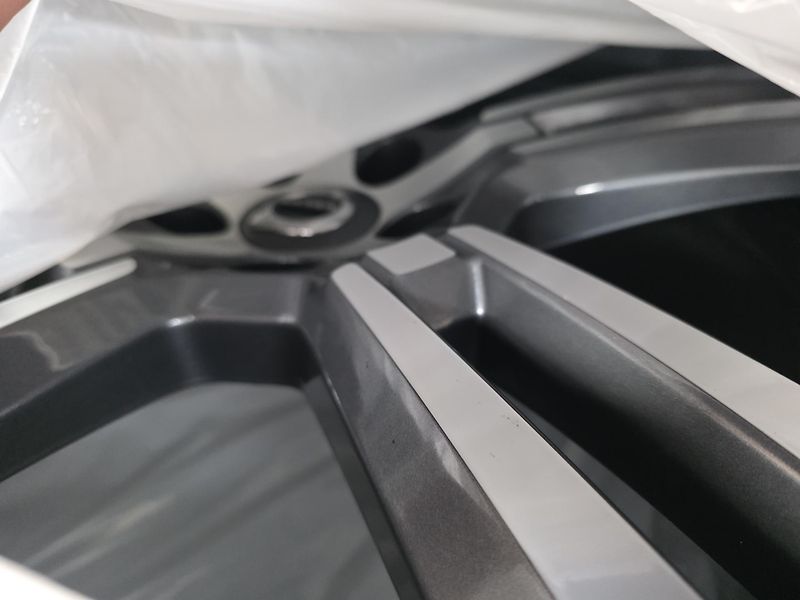 Volvo XC60 2.0 D R-Designe Bowers&Wilkins - fotka 14 z 34
