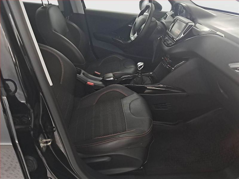 Peugeot 2008 (2019) GT Line 1.2 PureTech, ČR,1.maj - fotka 9 z 20