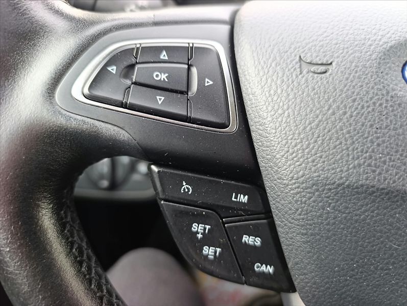 Ford C-MAX 1,5 TDCi Kamera Navi Tempomat - fotka 28 z 34