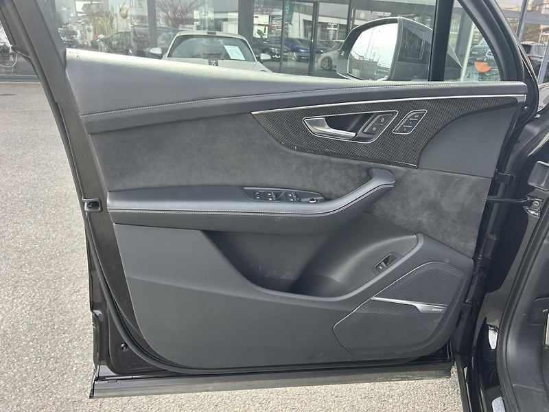 Audi SQ7 4.0TDi 320kW quattro - fotka 13 z 24