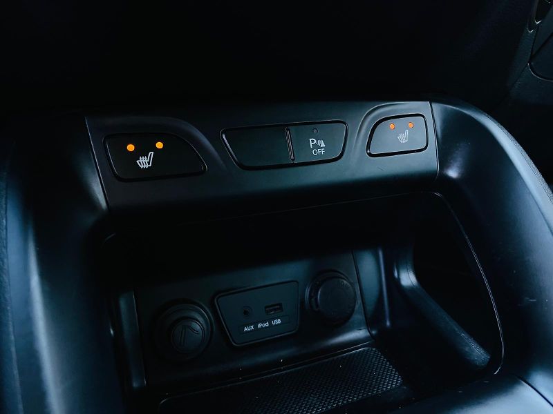 Hyundai ix35 2.0i MANUÁL VÝHŘEV SERVISKA - fotka 39 z 45