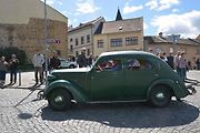 Automobiloví a motocykloví veteráni se vydali v neděli na tradiční jízdu Ze zámku na hrad. Start byl na Horním náměstí v Přerově, kde si lidé užili bohatý program.