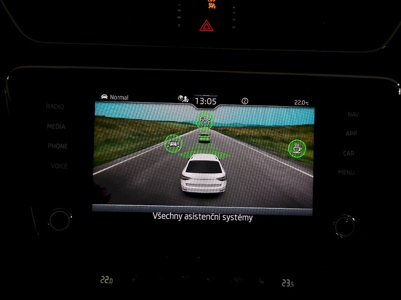 Škoda Superb (2022) STYLE 2.0TDI 147KW 4x4 DSG TAŽ - fotka 26 z 44