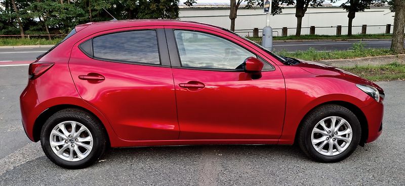 Mazda 2 1.5 66 KW výbava - fotka 20 z 41