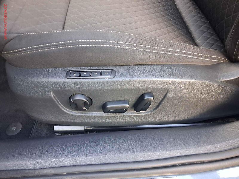 Škoda Superb (2018) 1.6TDI, AC, navi, park.asist - fotka 14 z 18