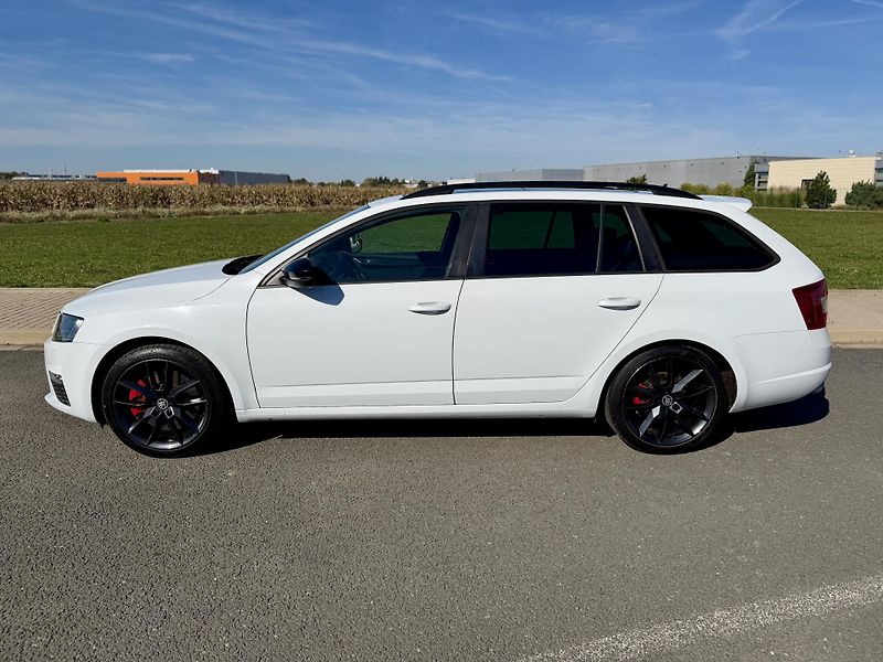 Škoda Octavia RS 2.0 TSI CHALLENGE DSG XENON - fotka 2 z 49