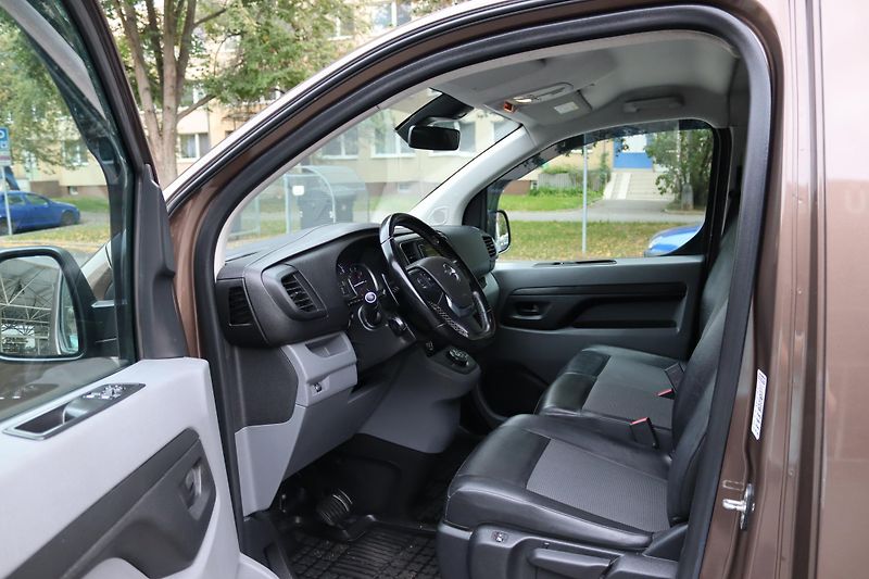 Opel Vivaro (2020) 2.0 BlueHDi/CDTi 130 kW - fotka 24 z 57