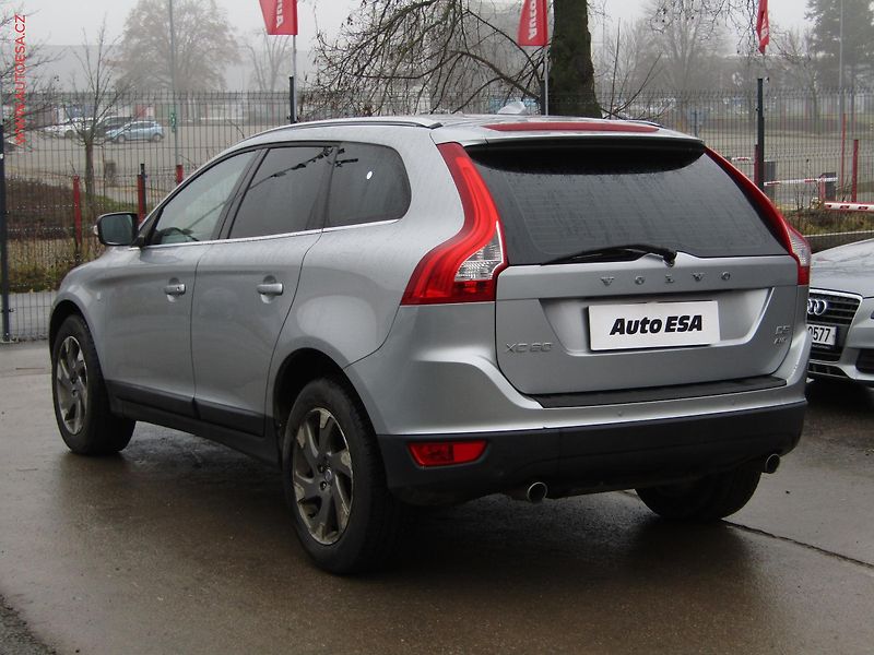 Volvo XC60 (2012) 2.4 D 4x4, xenon, kůže - fotka 6 z 19