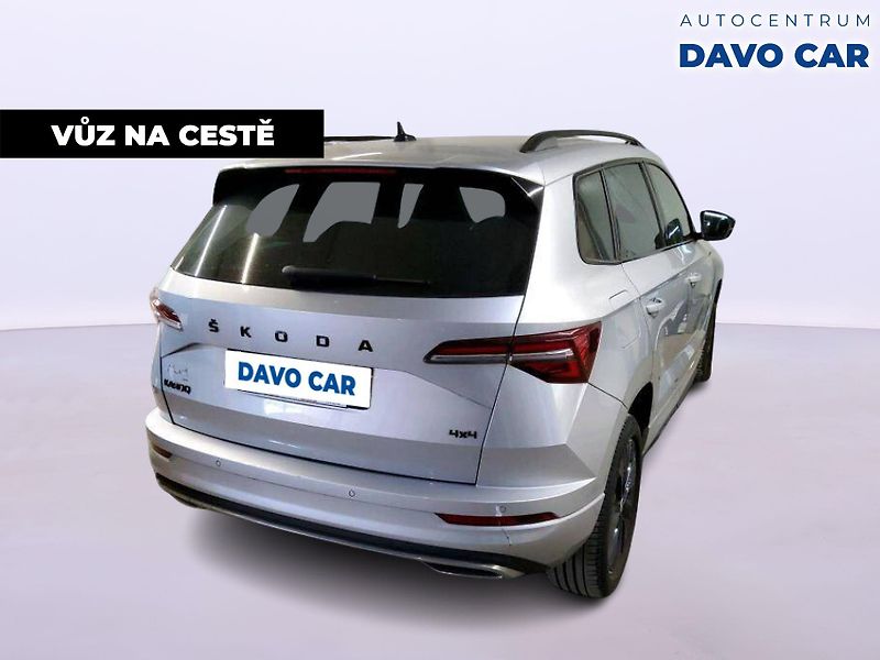 Škoda Karoq 2,0 TSI 140kW Sportline 4x4 DP - fotka 2 z 10