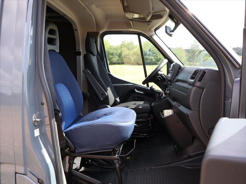 Renault Master 2,3 dCi L4 8-Palet 2x spaní DP - fotka 11 z 32
