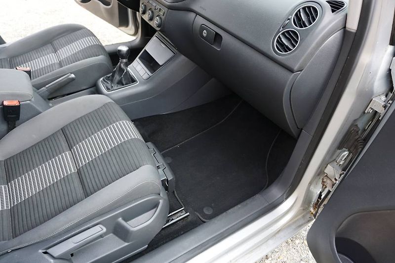 Volkswagen Golf Plus (2008) 1,9 - fotka 11 z 24