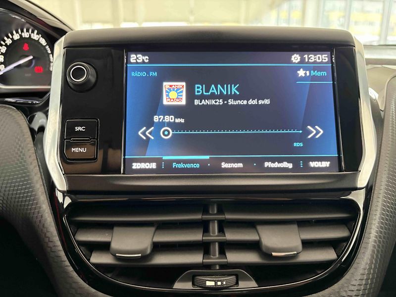 Peugeot 2008 (2018) Allure 1.2 PureTech 130 MAN6 - fotka 9 z 20