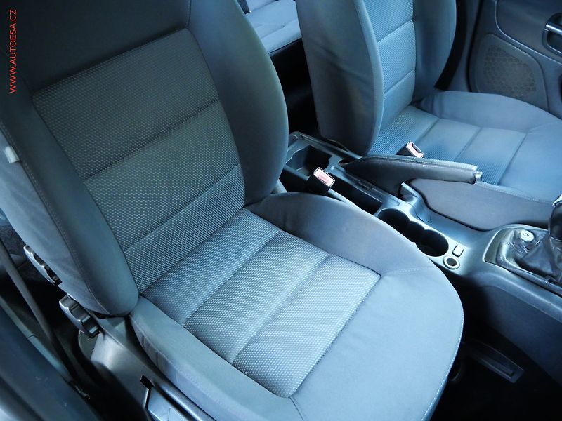 Škoda Octavia (2005) 1.6i, 2.maj,ČR, Ambiente - fotka 11 z 17