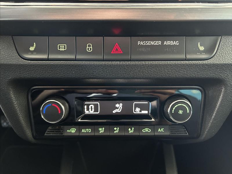 Škoda Fabia 1,2   TSI,JOY,SERVISKA,1.MAJ - fotka 21 z 26