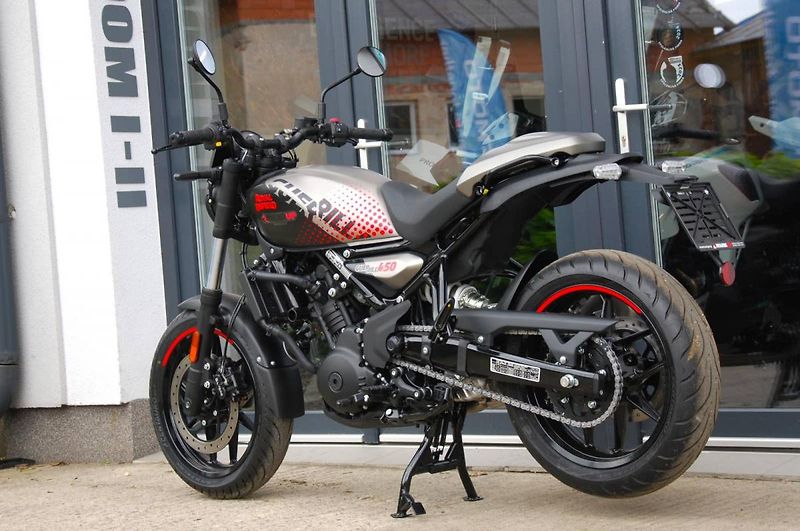 Royal Enfield (2026) Guerrilla 450 Apex Black - fotka 6 z 25