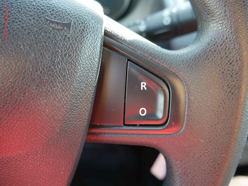 Renault Mégane (2010) 1.6i, 1.maj,ČR, AC, tempo - fotka 14 z 19
