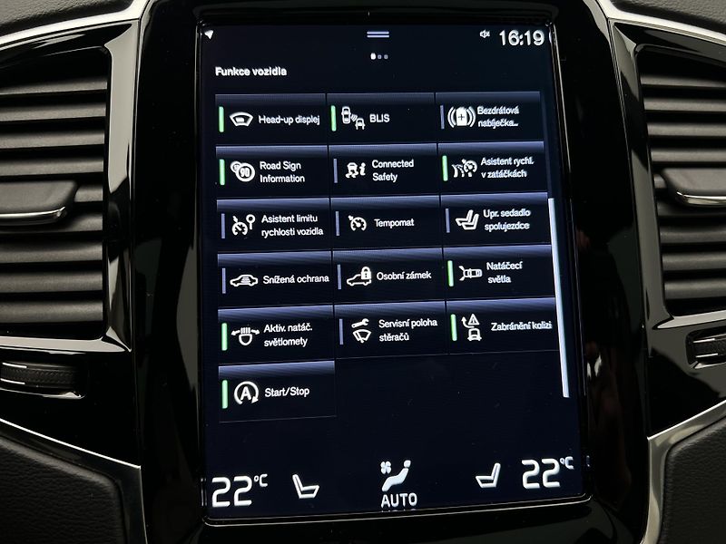 Volvo XC90 B5 AWD R-DESIGN 7 MÍST AUT - fotka 32 z 48