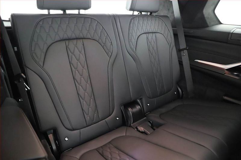 BMW X7 (2024) xDrive40i, 7 míst, Tažné - fotka 13 z 20