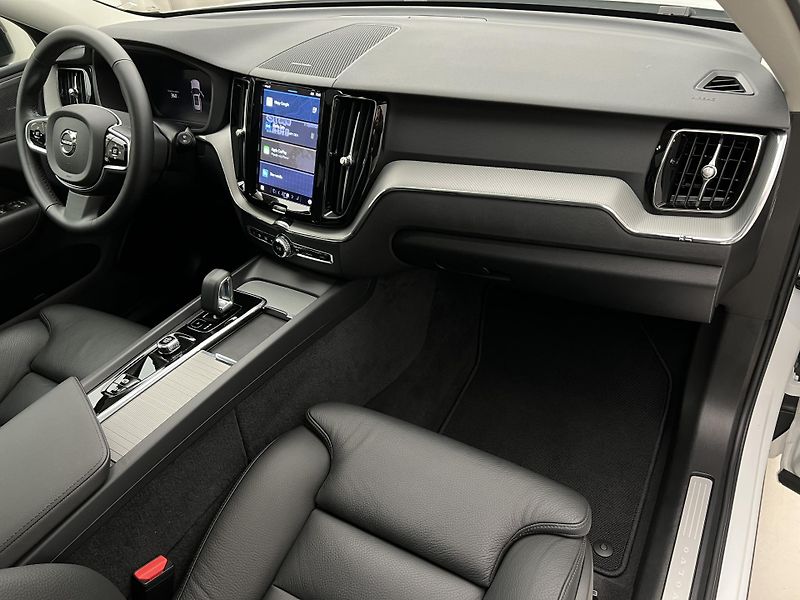 Volvo XC60 T6 AWD RECHARGE PLUS REZERVACE - fotka 23 z 46
