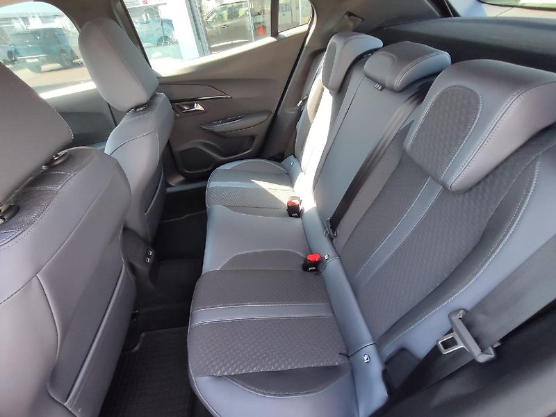 Peugeot 2008 (2020) ALLURE 1.2 100k MAN6 1.majitel - fotka 5 z 31