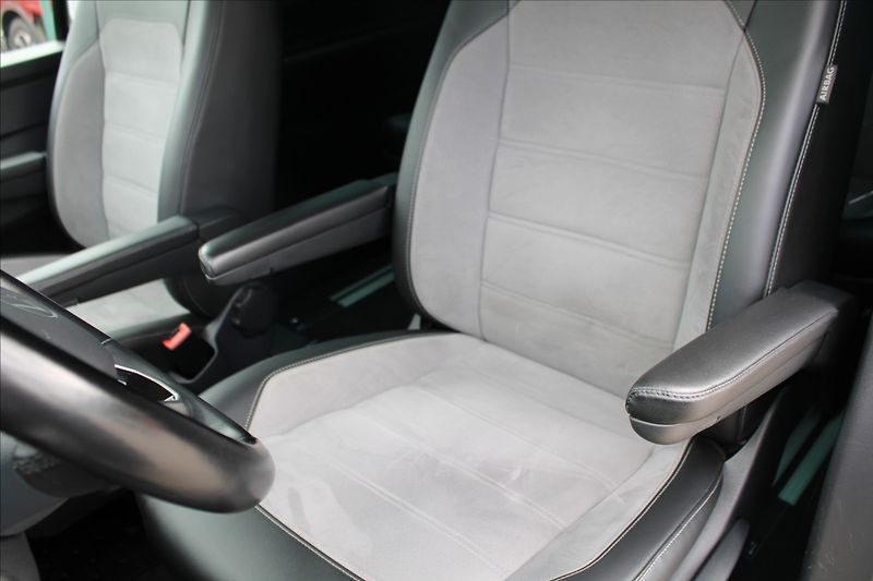 Volkswagen Multivan 2,0 TDI  1MAJ,7MÍST,AT,4x4,DPH - fotka 29 z 40