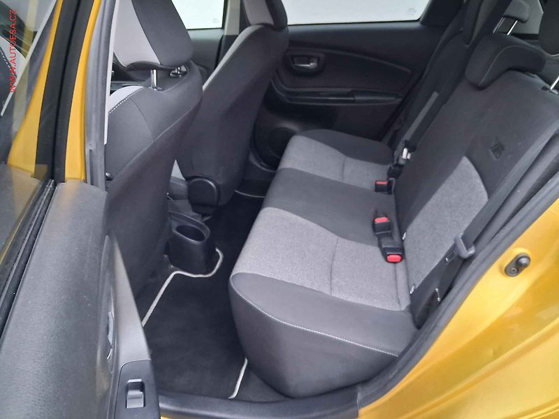 Toyota Yaris (2019) 1.5 VVT-iE, Kamera - fotka 10 z 16