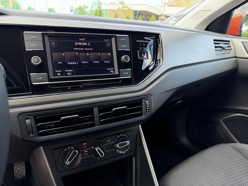 Volkswagen Polo (2018) 1.0 tsi 85 kw  - fotka 16 z 17