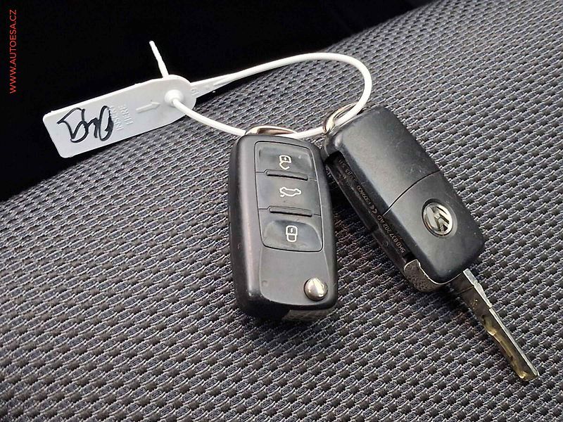 Volkswagen Touran (2013) 1.6TDi, Trendline - fotka 15 z 15